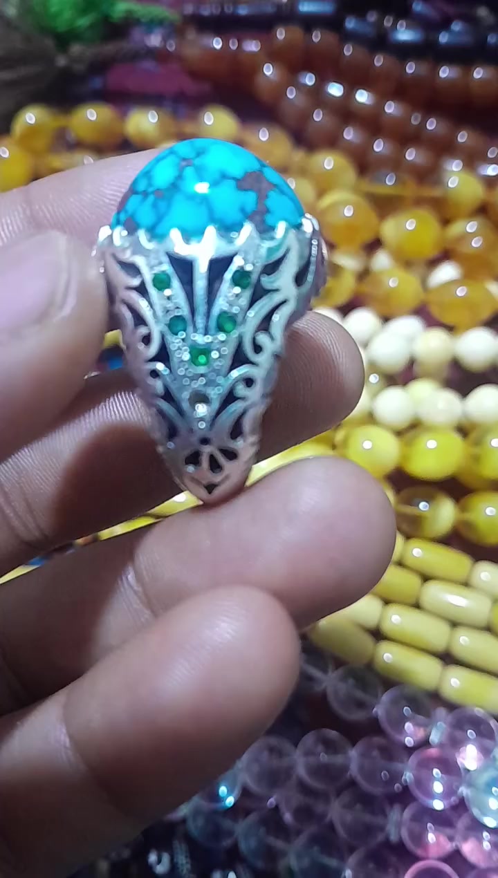 خاتم فضة مطعمة بالزمرد متوج بحجر فيروز نيشابوري عنكبوتي السعر ١٧٥ الف


**إذا كنت صاحب هذا الإعلان وتريد حذفه لأي سبب، رجاءا أرسل رسالة إلى الدعم الفني**