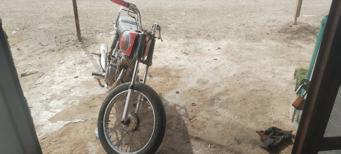 السلام عليكم شباب دراجه البيع موديل 16كلك كلك مكينه ستوته بيها خيط بخار السعر 175قفل نكره هندر واحد الاستفسار تصل ***********مكان واسط قضاء الحي مقابل مدرسة المحاسن
