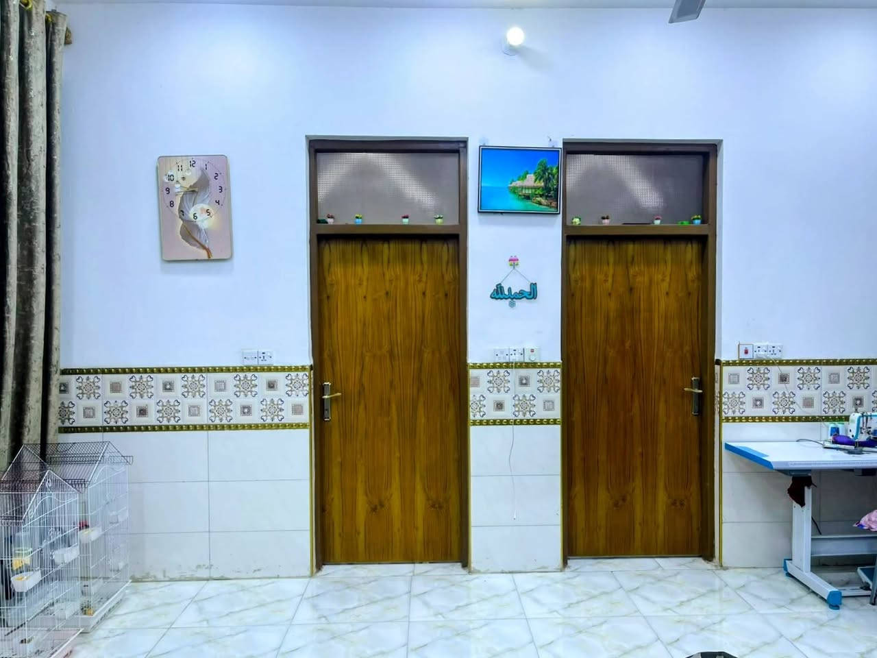 ((( أني صاحب الدار وليس مكتب عقار )))
على بركة لله دار للبيع في منطقة الخماس قرب جامع علي المرتضى يبعد عن الشارع العام ثالث دار 
المساحة الكلية 150 متر يتكون من / كراج / أستقبال / مطبخ / صالة / غرف نوم عدد 2 / مناور عدد 2 / سطح عدد 2 / وصحيات داخلية وخارجية الدار بلكامل (( سراميك وبورسلين وگرانيت )) للاستفسار اكثر الاتصال على الرقم التالي (( *********** ))
