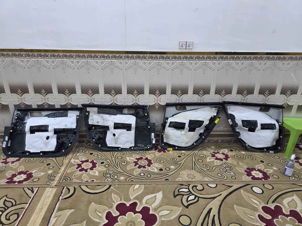 السلام عليكم كشنات جارجر  حضن مخمل +تخم بطاين حاويه جدد حاويه مامشدودات بسياره بالعراق السعر ٤٠٠ وبيهن مجال مكان نجف مشخاب ***********
