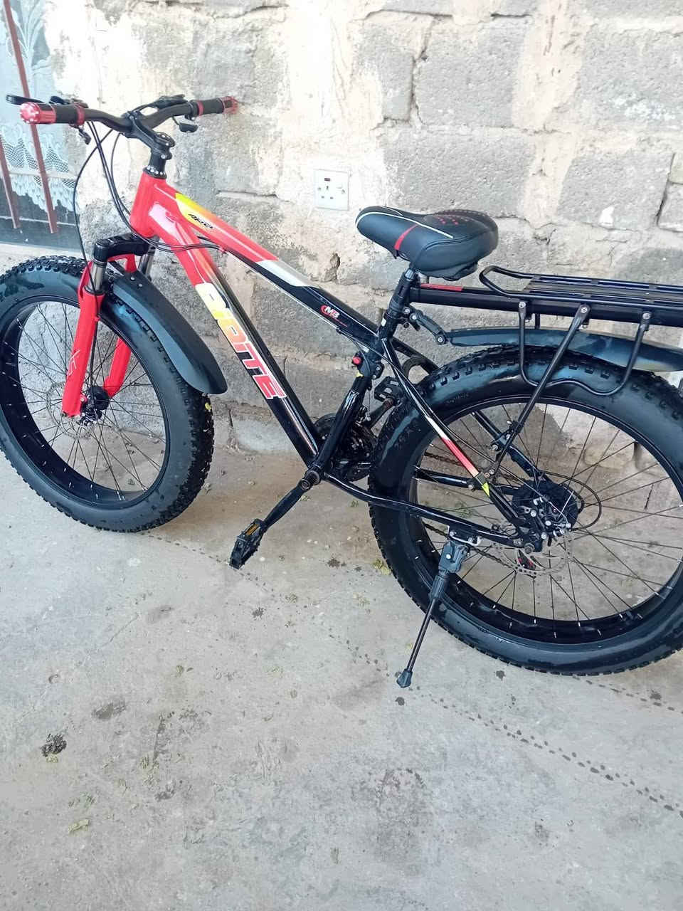 السلام عليكم بسكل جديد مامستخدم اجنبي سعره 150 مكان بغداد الحريه
رقم ***********
