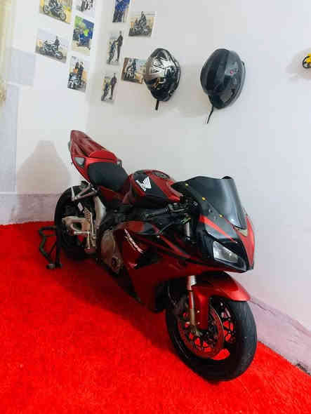 سلام عليكم            
بيع او مراوس بحجم اقل.          سعرها 23 $
 هوندا RR1000 موديل 2006 محرك مفتوح اول كصة يم كابتن دانا دراجة قوية تآكل الشارع عليها إدامة كاملة بلكات جدد فلاتر شوته جدد مجاول جدد نوزلات منضفهن فيت بم جديد  زوج تايرات جديدات عنواني بابل سدة الهندية  ***********
