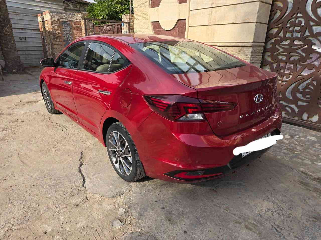 النترا خليجي موديل ٢٠٢٠ 
المواصفات 
١- فتحه 
٢- مري شفط 
٣- حساسات كامله 
٤- كامرا 
٥- تبريد قطعتين 
٦- محرك ٢٠٠٠ دوش 
٧- تحكم ستيرن 
٨- السياره فول مواصفات ١/١ 
السياره مكفوله عدا بارد موضح بلسونار 
السياره موجوده بلكاظميه 
معروفه مواصفاتها وسياره كلش حلوه ومرتبه تجي تشوفها احلى من صور بهواي 
الرقم *********** مكلف بلنشر التواصل فقط على الرقم فقط فقط

