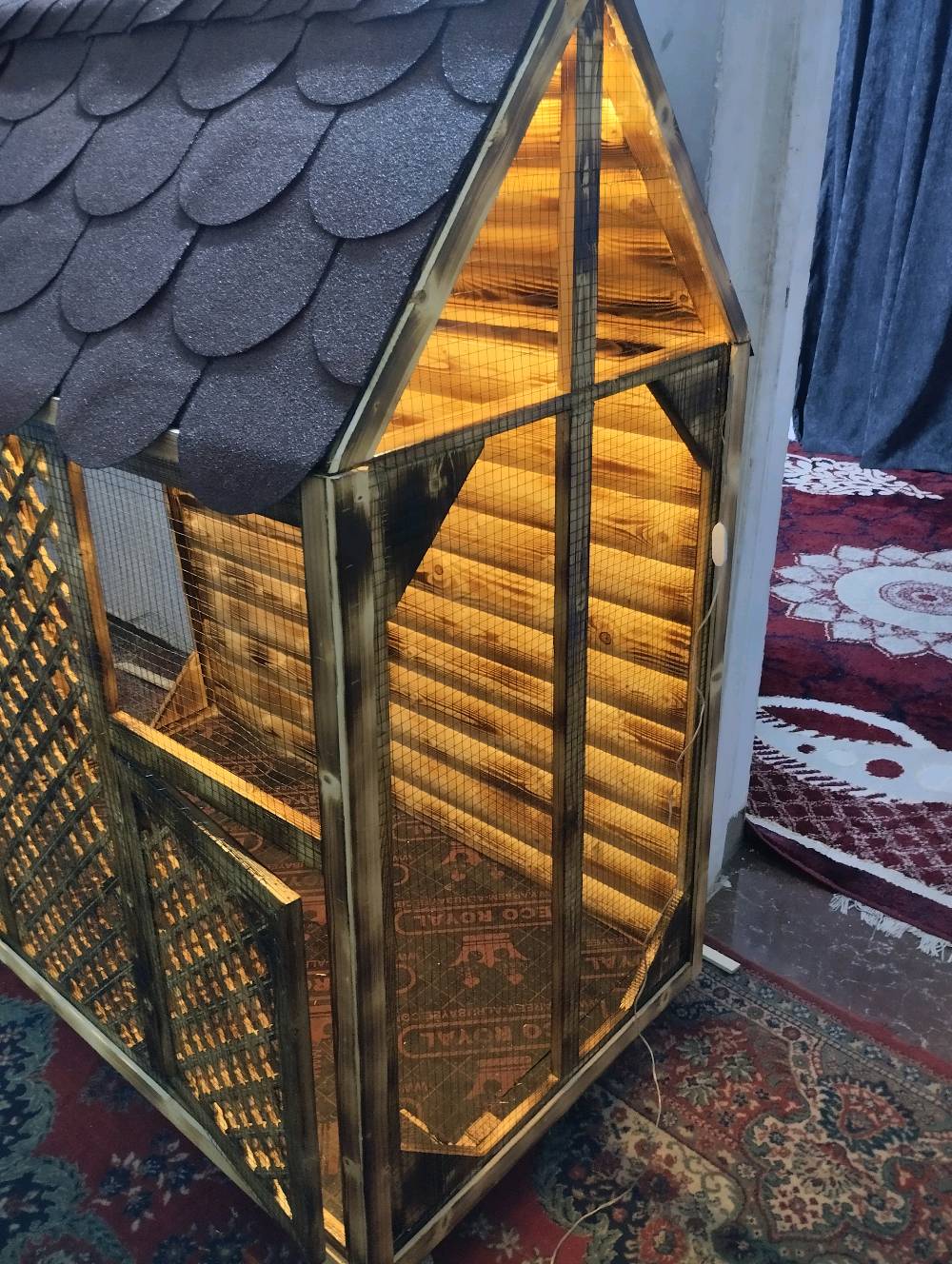 قفص طيور للبيع العنوان بغداد العامريه شارع العسل 
شغل عراقي تفصال واجه 130 ارتفاع 100
عرض70.   السعر225  وبي مجال
