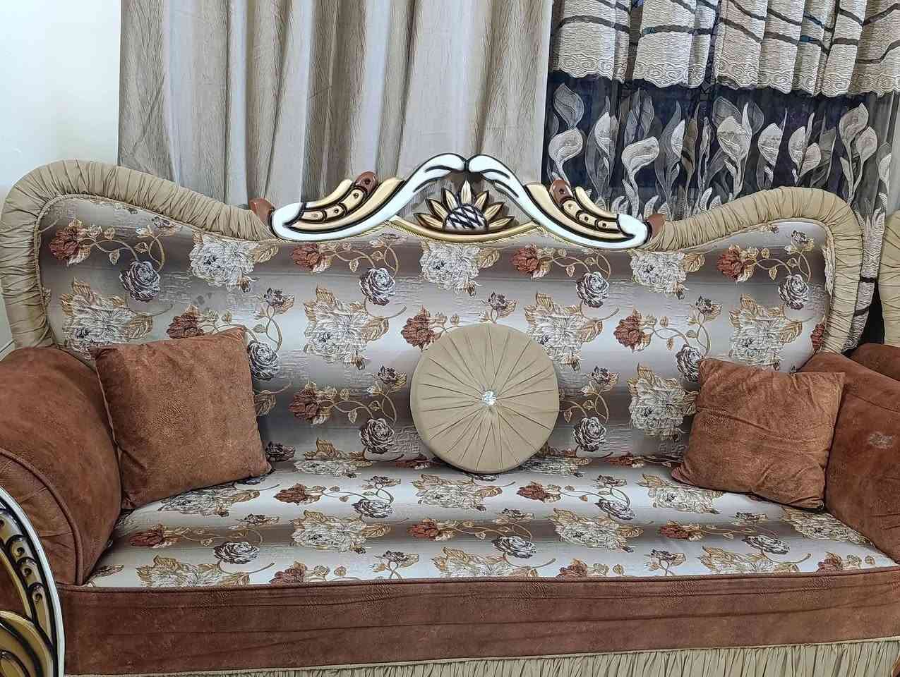للبيع تخم
١٠ مقاعد + ٨ كوشات+طبله وسطيه 
مابي اي ضرر+نظيف 
الموقع: بغداد
للتواصل خاص


**إذا كنت صاحب هذا الإعلان وتريد حذفه لأي سبب، رجاءا أرسل رسالة إلى الدعم الفني**
