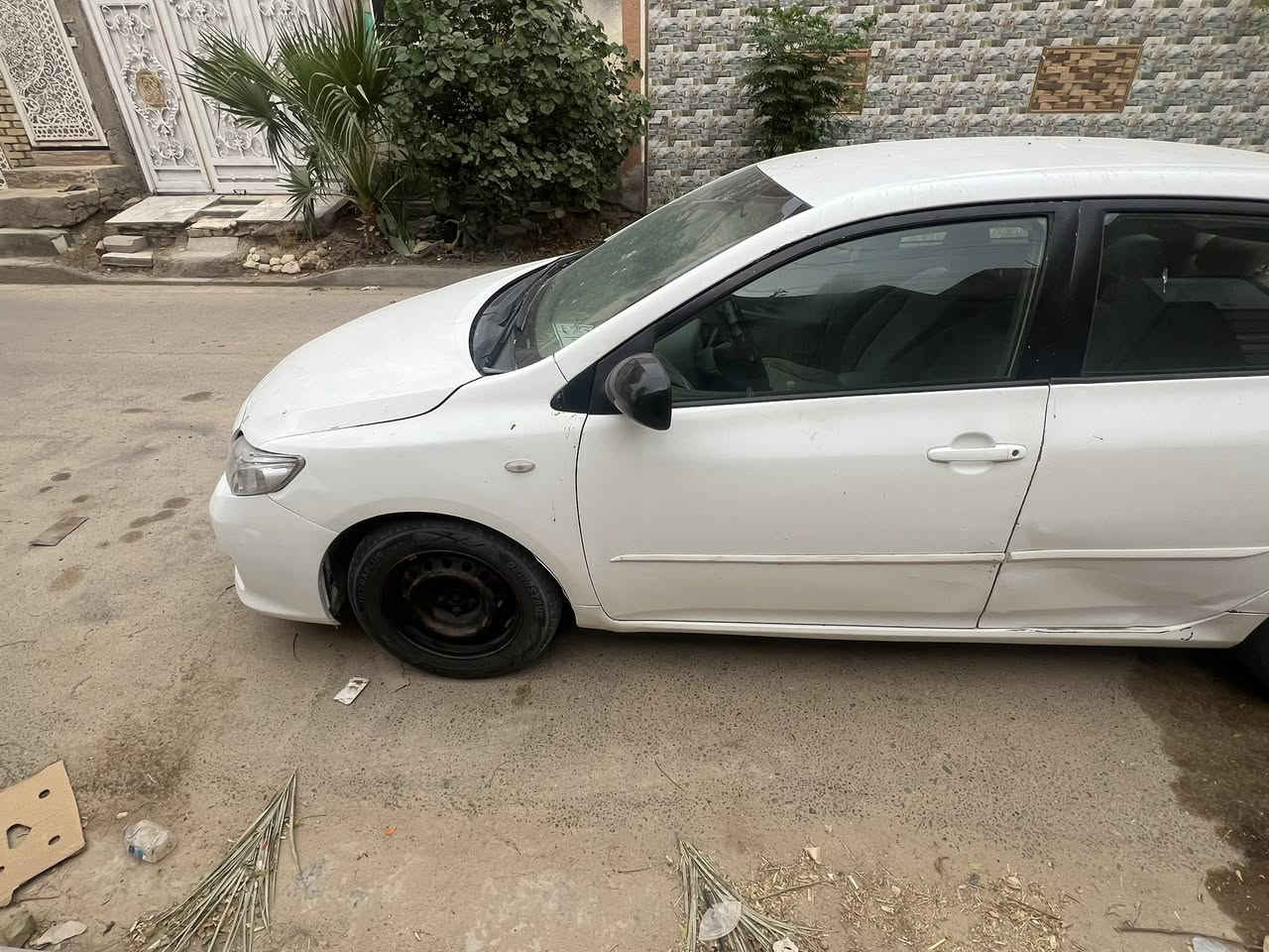 كورله ٢٠٠٩جديده بيه بس قطعتين صبغ بدون ضربه وتبديل رقمها بغداد  مكانها ناصريه مركزسياره جديده  سعرها ب84 وبيها مجال ***********
