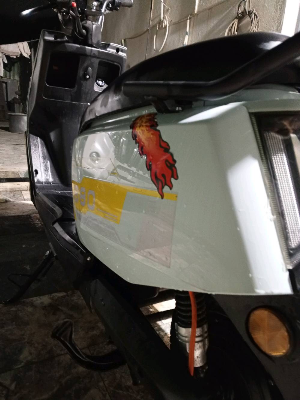 دراجه شحن ملف 2000 6 بطاريات نوع مستطيل مكان بغداد