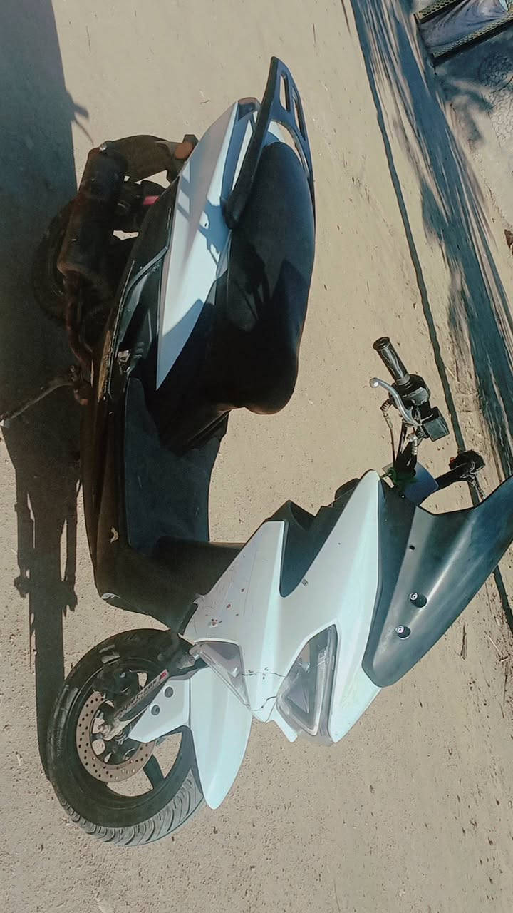 سلام عليكم  دراجه للبيع مستعجل الدراجه مفتوحه مره وحده شرط انطيكياها تزامط بيها نكره سف هندر واحد شرط الدراجه حلوه مكان الدراجه الرميثه وعل سعر اتصل على الرقم وتشلع عيوني الرقم ***********
