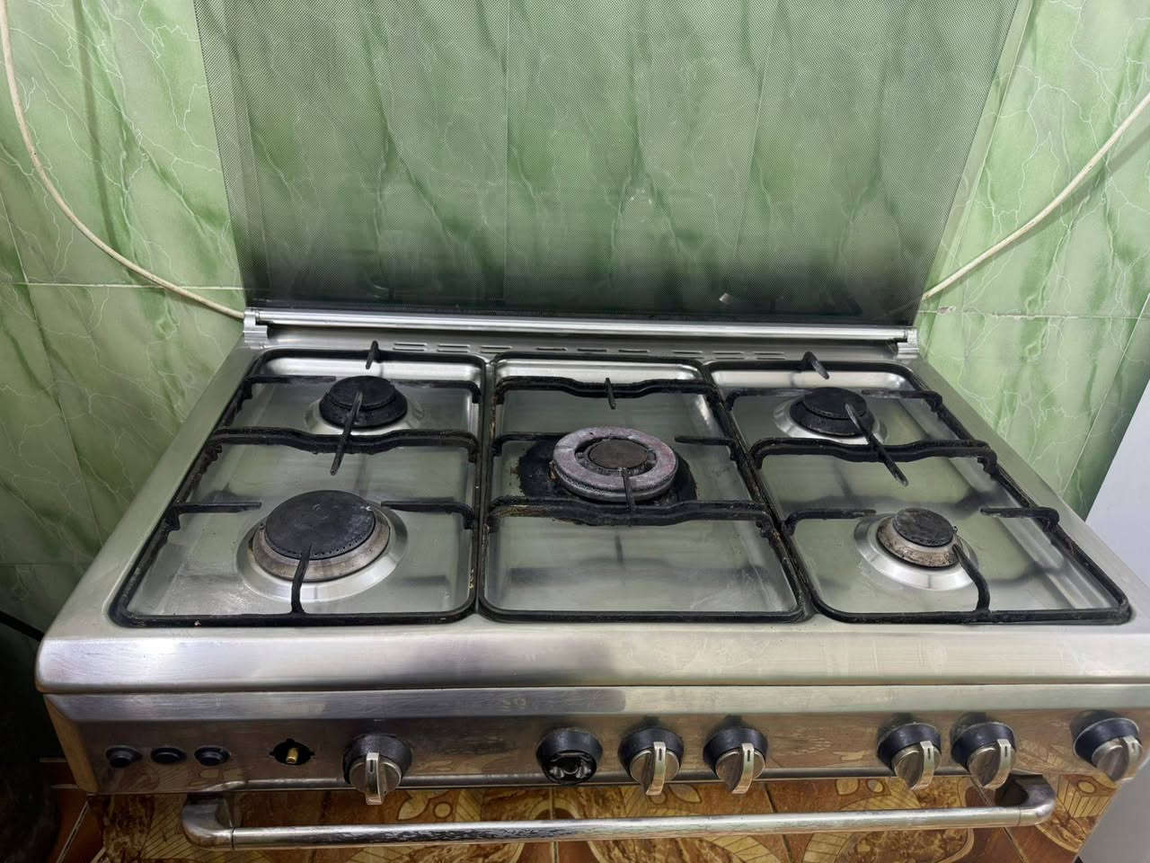 السلام عليكم للبيع كاونتر +طباخ العنوان الزبير
***********
