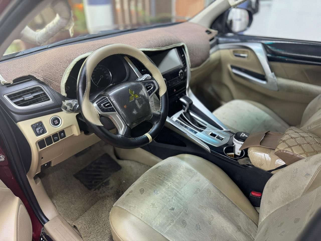 السلام عليكم   باجيرو مونتيرو سبورت موديل2017 ماشيه145 الف كيلو تو ويل قطعتين صبغ فقط بدون حادث رقم بغداد انكليزي رقم الهاتف ***********
