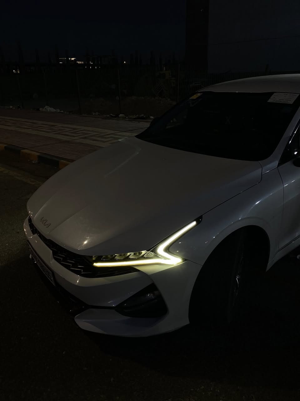 K5 موديل 2022
وارد كوري محرك 2000 اصل بانزين 
كير ماوس At المرغوب 
4وضعيات قياده 
اوتو هولد 
تحديد مسار 
مثبت سرعه 
كشنات + استيرن تدفئه 
سايد بريك بصمه 
تبريد قطعتين 
رادار امامي 
حساسات خلفيه +كامرا 360
قياده ذاتيه + بريك ذاتي 
شاشه
كشنات جلد داخل اسود 
السياره فول بطن ماعدا البصمه والبنوراما ماشيه 44الف كيلو مو ميل 
رقم بابل بأسمي الانكليزي 
السياره داخله كفاله 
اهنا بلعراق بيها جاملغ عكس السايق امامي تبديل فقط…وبارد بابين  سونار موجود عندي 
مكاني النجف 
واتساب ***********
اتصال *********** 
السعر 180وبيها مجال
