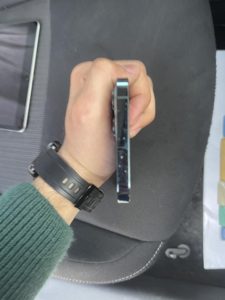 سلام عليكم ١٢ برو ماكس
٢٥٦ كيكا بصمه وجه واكفه وضهر مكسور فقط دبل شريحه 
***********
