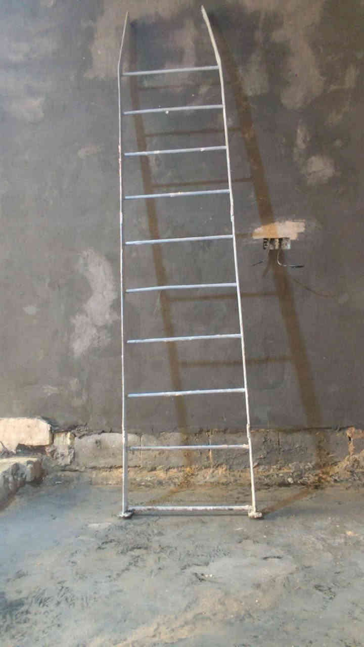 السلام عليكم درج حديد اصلي للبيع نضيف بمعنه الكلمه سعره مناسب شراي يتصل على هاذه الرقم ***********
