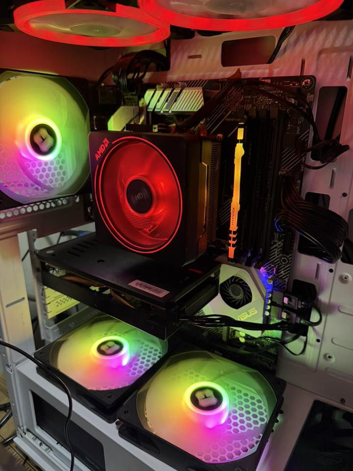 السلام عليكم
معالج r9 3900x
كرت شاشه rx 580 8gb
مذربورد asus prime x570
رامات هايبر اكس فيوري 16g
ssd 256وهارد1تيرة
بورسبلاي700واط من شركة ثرمل رايت 
كيس خمس مراوح 
شاشة acer60هرتز
كيبورد ميكانيك وايرلس
ماوس كيمنك وماوس باد المستطيله الضخمه rgb
يعني تجميعه متكاملة وقابله للتطوير من كل النواحي
شباب عليكم الله لايدخل بس الجاد بالشراء
والي مايشتري نشالله الله يرزقه بالأحسن منه بألف مرة
السعر ٦٠٠الف وبيهة مجال بسيط
للتواصل***********
