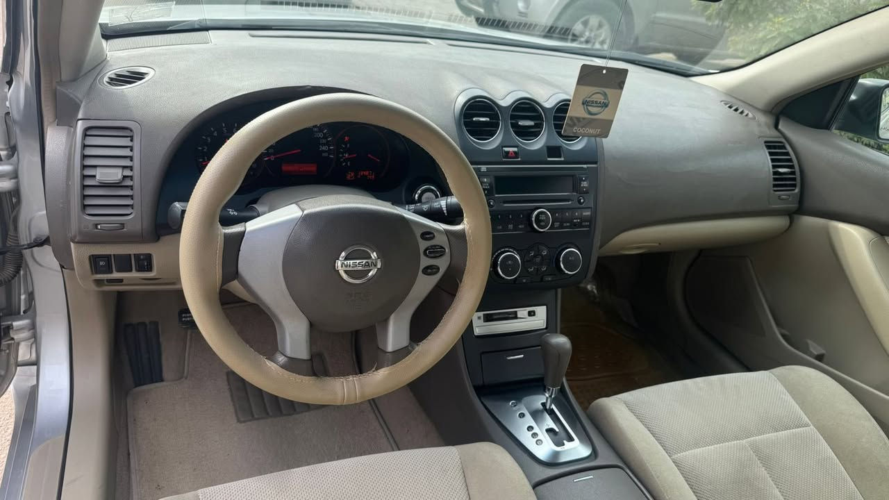 السلام عليكم
للبيع نيسان التيما 2009 خليجي
سيارة جديدة بمعنى الكلمة مخزنة
والصور تحكم بالنظافة
ماشية 134 الف كيلو حقيقي
مواصفات الخليجي رقم بغداد 
سياره حلوه وكامله مابيها كل نقص 
صبغ فقط دعامية امامية
سعرها 95 ورقة وبيه مجال بسيط
عنوانها بغداد شارع فلسطين 
رقم الهاتف ‭0770 422 2377‬
