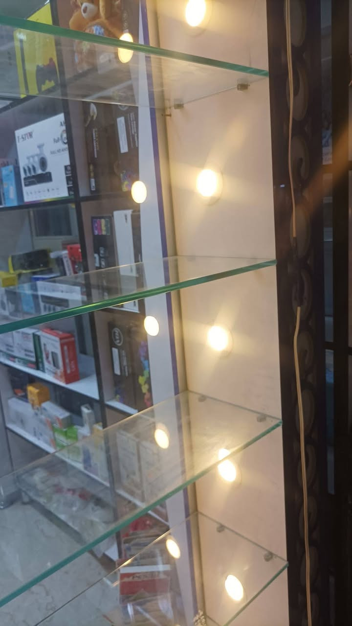 السلام عليكم
فاترينات  عرض ضوئيات للبيع  عدد ٢نوع ان دي اف بيها اناره بلجانب  وبيها لدات بلداخل مثل ما موضح بلصور   ثقيل مع زجاج 6 ملم مشنفر   بيها 6 خانات سعر الوحده 150 الف
العنوان مفرق سدة الهندية 
***********
