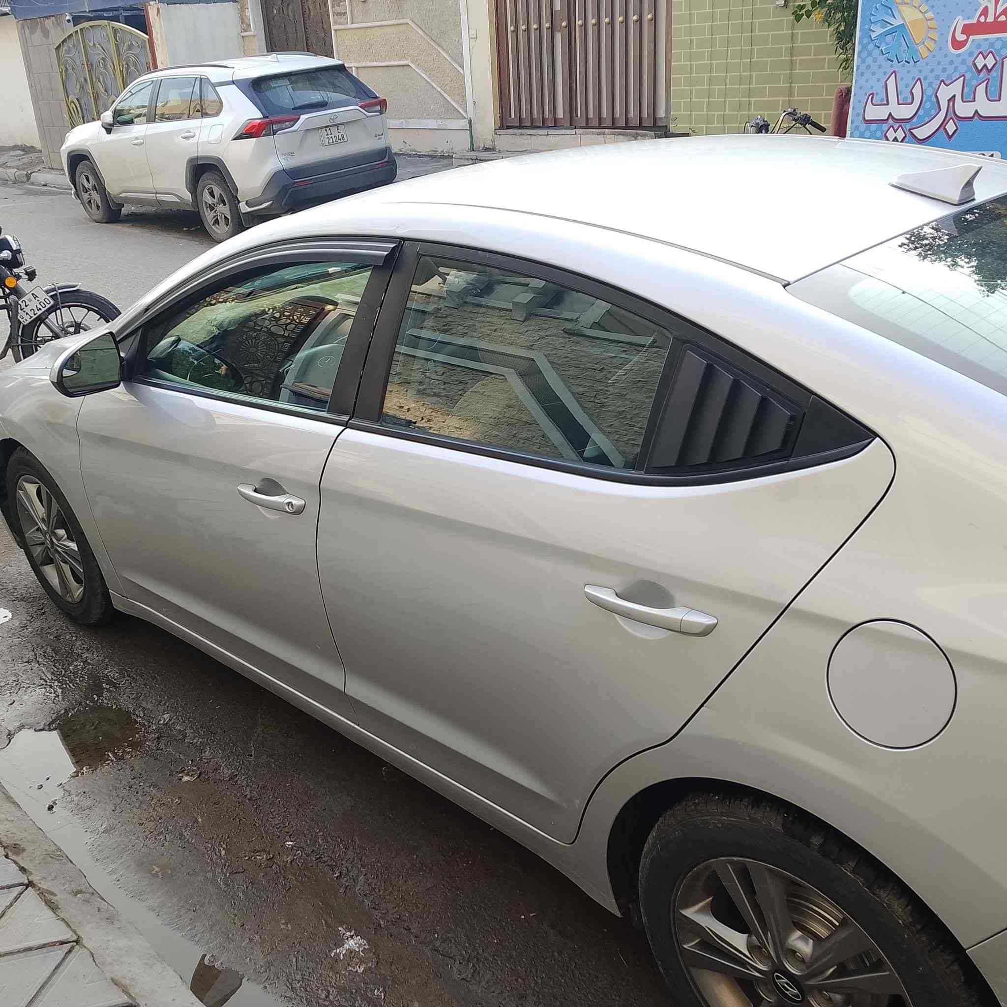 النترا 2017 وارد امريكي .. حادثها بالصور موضح فقط قطعة وحدة الباب الخلفي ومبدل الاصلي
السيارة بدون صبغ فقط الچاملغ الخلفي جهة الحادث مصبوغ شوية ... صور حادثها بامريكا بالمنشور 

5NPD84LF2HH152636 رقم الشاصي

مكينة 2000 دوش .

بيها ملاحظات بسيطة  بالگشر ورصعات والقمارة بيها حالوب بسيط مبين بالصورة

ماشية 160 الف ... مكينة نظيفة ثلج دهن كلة جديد واصلي مابدل جوة ال 60 الف

مكينة وگير  ما مفتوحات كفالة
كهربائيات كلها شغالة لايتات زنون 

ارقام وهزة  جديدة 

السيارة على ايدي ما مبدل بيها شي  بيها ملاحظات بالدعاميات  والگشر كلهن عايفهن  

السعر 126 ورقة وبيها مجال 
مكاني الحرية *********** متواجد واتساب ايضا
