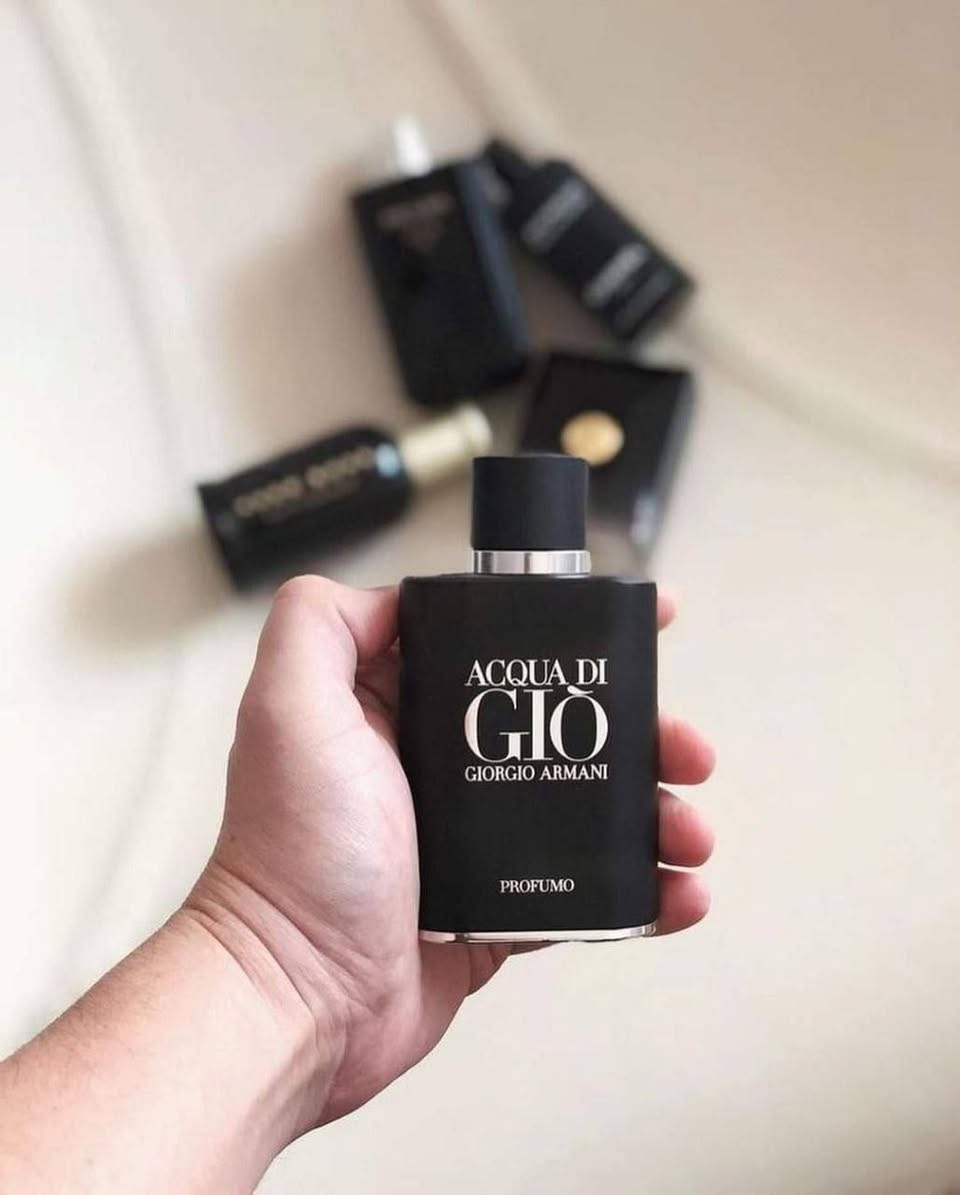 ✨ العطر الرجالي الاكثر طلبا 
عطر أكوا دي جيو بروفومو من جورجيو أرماني Acqua di Gio Profumo Giorgio Armani
عطر أكوا دي جيو بروفومو Acqua di Gio Profumo هو أحدث عطور دار جورجيو أرماني Giorgio Armani للرجال صدر مطلع هذا العام 2015 كأحد عطور الأروماتيك أكواتيك في قنينة سوداء اللون مع مكونات أكثر عبقا من الإصدارين السابقين (أكوا دي جيو ، و أكو دي جيو إيسنزا)
عطر اكوا دي جيو بروفومو Acqua di Gio Profumo
يحوي عطر أرماني الجديد أكوا دي جيو بروفومو Acqua di Gio Profumo مزيجا من البخور و رائة مياه البحر مع البرغموت و المريمية و الباتشولي.
الحجم. 100 مل
#الاصلي  💯
سعر الدرزن 
يوجد لدينا توصيل الجميع محافظات العراق✔️✔️


**إذا كنت صاحب هذا الإعلان وتريد حذفه لأي سبب، رجاءا أرسل رسالة إلى الدعم الفني**