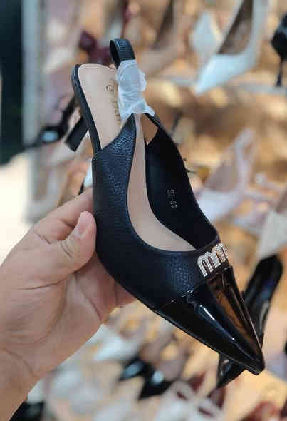 حذا كعب بسمار ماستر كوالتي ارتفاع 7سم
قياسات من من36ال 41
يوجد توصيل
واتساب ***********
عنوان المحل ديالى المقدادية حي المعلمين شارع المخضر مجمع العزاوي مقابل أزياء ناز
