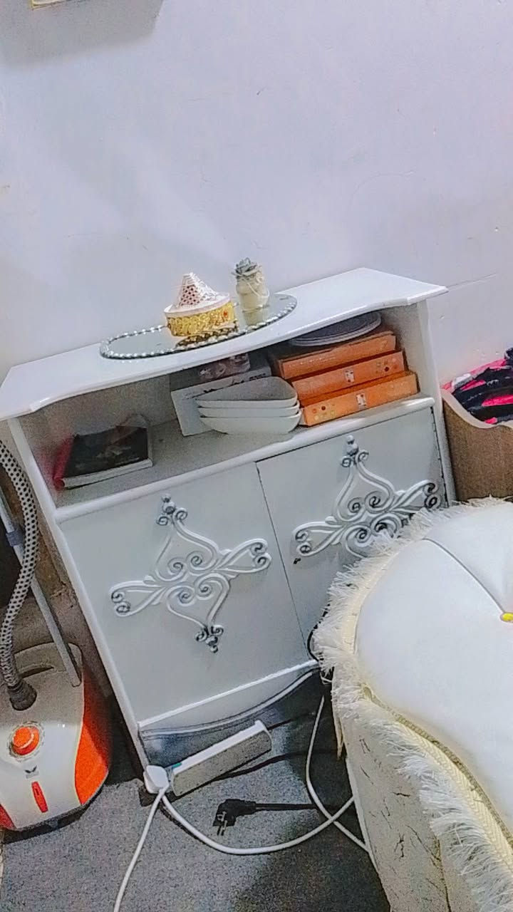 سلام عليكم غرفة نوم نجاره عراقي صار شهرين من اخذته جديده ونظيفه كلش اخذته مليون 100ابيعه قفل 900 مكاني كربلاء للاستفسار ***********
