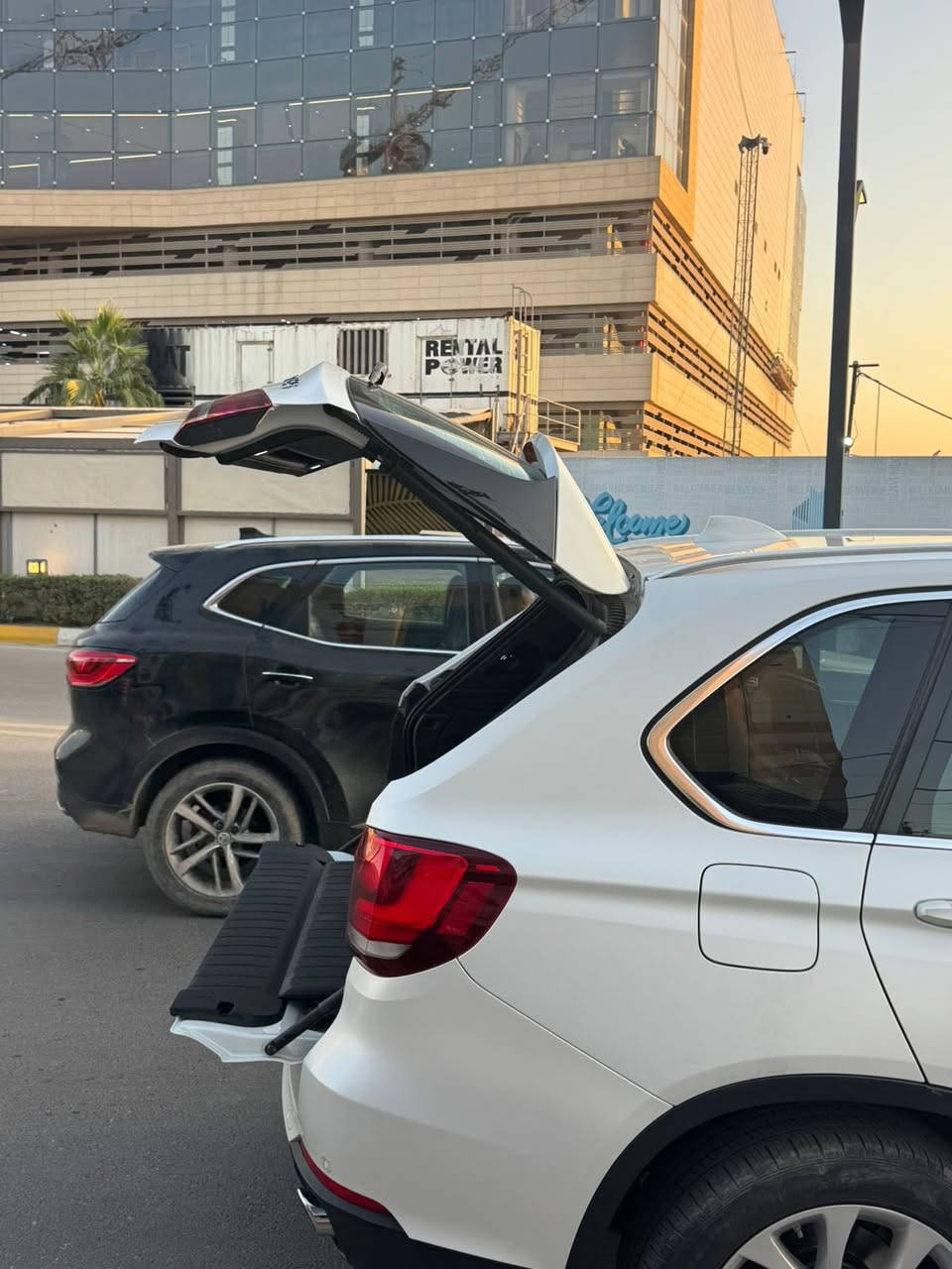 السلام عليكم
سيارة BMW X5 موديل 2016 وكالة العروش.

خالية من أي مشاكل وجميع الصيانة والتصليح في الشركة حصرا.

السيارة بدون صبغ, فقط دعاميات 7 راكب   مفاتيح عدد2بدون ضرر والسيارة مغلفة كلها PPF طافي ظمان 10 سنوات.

رقم أربيل الحديث وجاهزة للتحويل بأسم المشتري.

مكان السيارة في بغداد \ العرصات 

السعر: 27,000 دولار

رقم التواصل: ***********
#ملاحظة
اخوان اني مكلف بالنشر .
مع تحياتي للجميع
