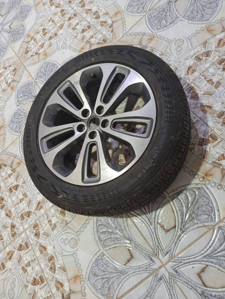 من رخصة الادمن
اطار للبيع قياس ١٩ ما. ماشي 
***********
