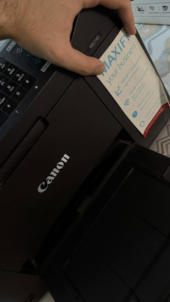 طابعة كانون MAXIFY MB2140
الطابعة كلش نظيفة ومستعملة سنة بس وبيها عطل لان انتركت
واحتمال الهيد عاطل، قيم بالسعر اليعجبك 
***********
