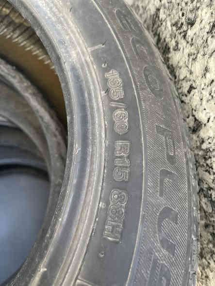 السلام عليكم اخوان 
تايرات صناعة اندنوسي حجم 15
بيهن 2ممسوحات و 2 نص عمر
ابيعهن كلهن بسعر 40 الف ومكاني بغداد / الرصافه
ماعندي توصيل ***********
