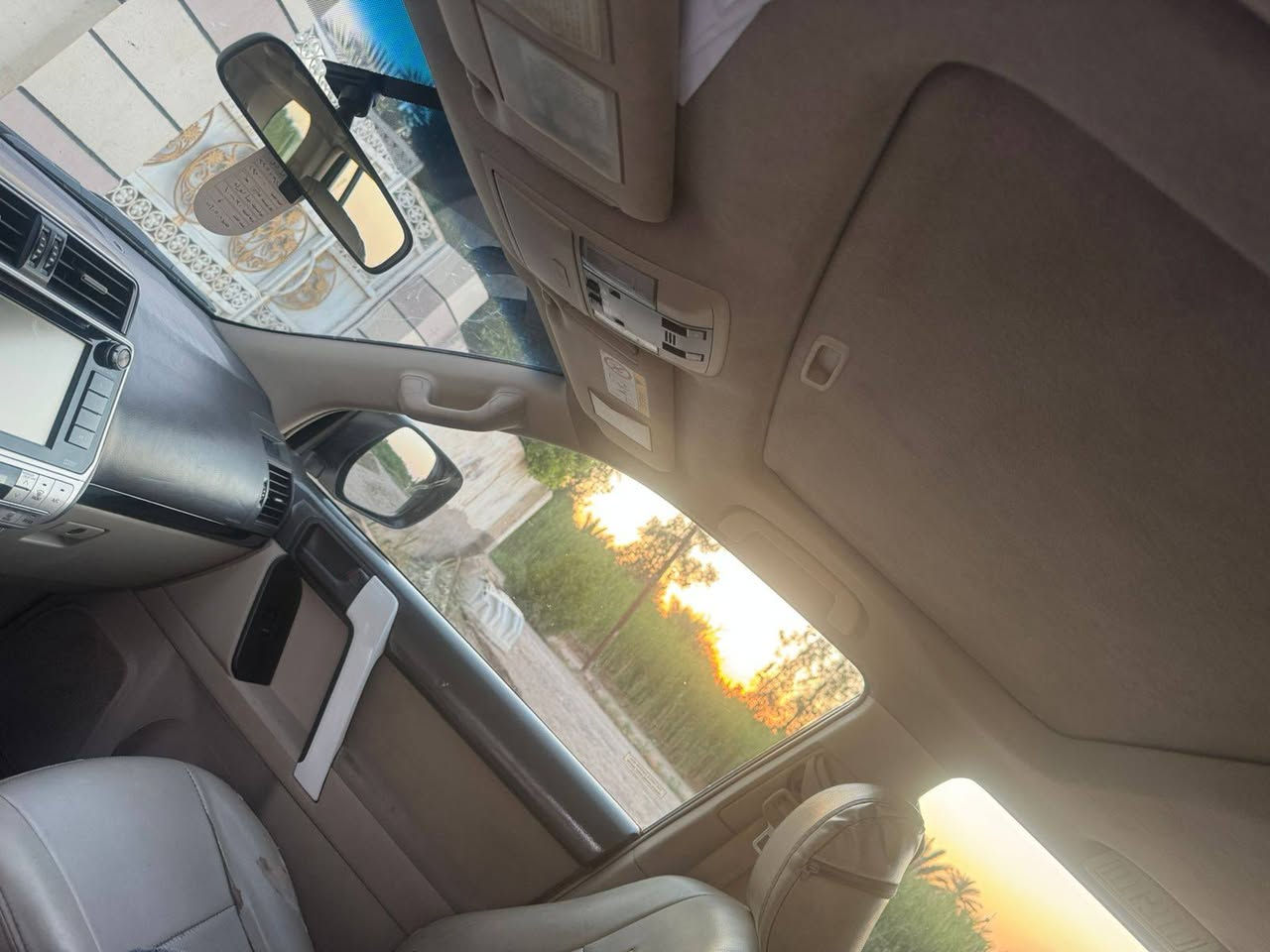 السلام عليكم ورحمة الله وبركاته...
للبيع ، سيارة تويوتا لاندكروزر برادو (Toyota Prado TX-L)، موديل 2019 السيارة بحالة ممتازة جداً رقم شمالي اربيل
حجم المحرك: 6 سلندر (V6) بسعة 4000 CC
نظام التشغيل: بصمة تشغيل وبصمة أبواب.
المقاعد (الكشنات): جلد بلون بيج نظيف جداً ومقاعد مريحة.
السقف: فتحة سقف (سلايد روف) شغال وبحالة ممتازة.
التحكم: شاشة عرض أمامية، مقود تحكم (ستيرن )، نظام تكييف مركزي ممتاز (ثلاجة قطعتين).
: اللون أبيض صدفي مميز.
السعر .رقم الهاتف. ***********
                      ***********
