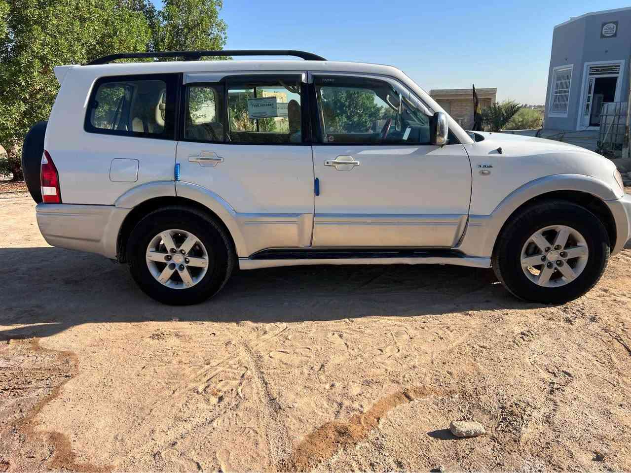 السلام عليكم 
باجيرو 2007 
بيها صبغ البنيد وخشم الجاملغ الامامي الايمن بدون دواخل 
السعر 85 
العنوان ديوانيه 
*********** ديوانية, القادسية
