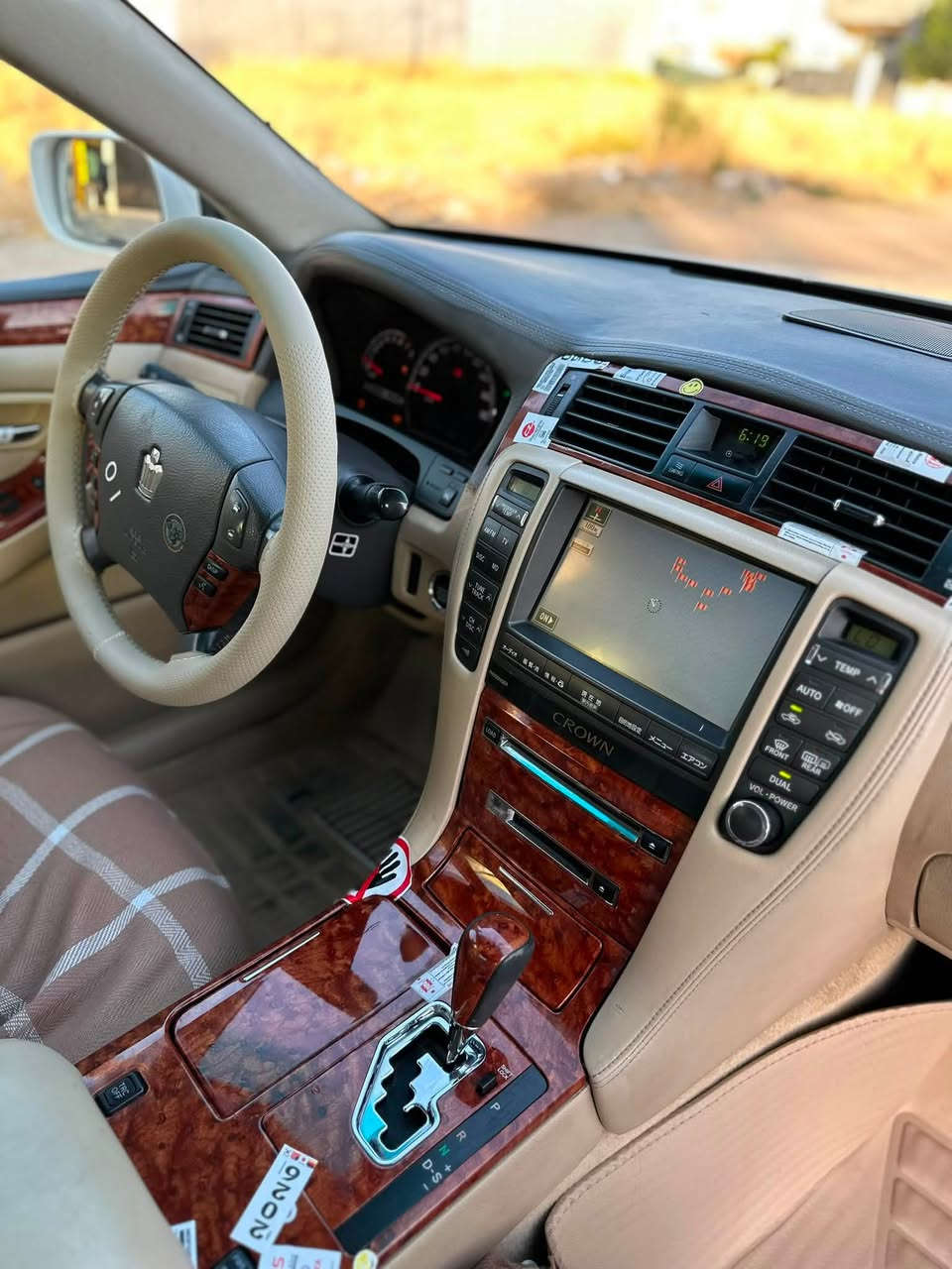 سەرەتا بەناوی خوای گەورە
شاهینە ٢٠٠٥ ڕۆیاڵ ١٨٢ بێ دوکەڵ 
دو پارچەی ئەوروپا بۆیاخ ناو زەرد  دو دگمە ویل نەوتی بلوتوزی بیلادیم بۆ داناوە کامل پۆلیشو حەمام کراوە موجموعە سوکان وەک ئاو وایە تەبرید ساردو گەرم بەشەرت دینارێک مەسرەفی نیە سعری ٦٢ کەمێ مەجال شوێن پیرەمەگرون  *********** جوابی چات نادەمەوە لەگەل ڕێزم
