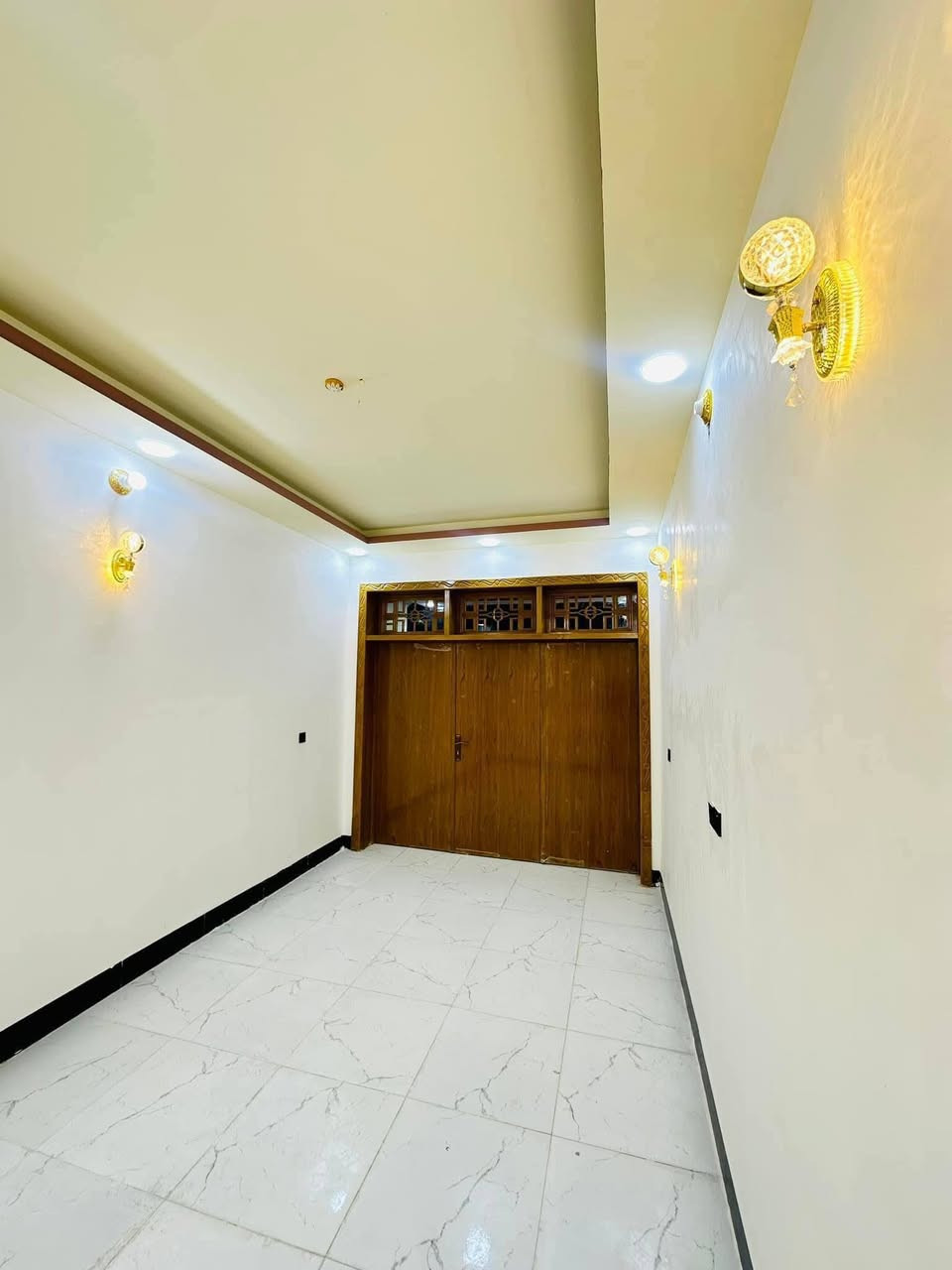 دار للبيع 🏡
 شغل نضام تركي كلش مرتب👌🏻
110 متر  #سند_25
بسعر 49 مليون #قابل_للتفاوض

غرفتين/صاله/مطبخ/صحيات 2/استقبال
كراج كبير/مكشوفه 
ماء/كهرباء/سوق/مدارس/تبليط #عرض_15

#ملاحضه_قرب_100م_للشارع_في_الخط_ألاول

الموقع 🏡 نجف/شارع الصب  عمود ٣١٤
للتواصل
***********
