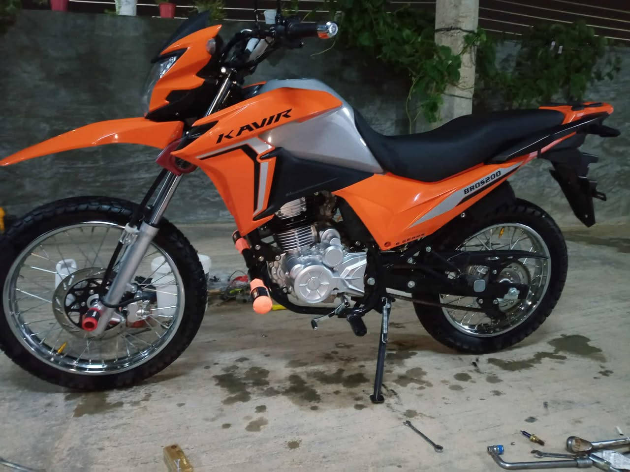 السلام عليكم دراجه قفاز موديل 25 للبيع او مراوس حسب لقناعه المكان حديثه للاستفسار ***********
