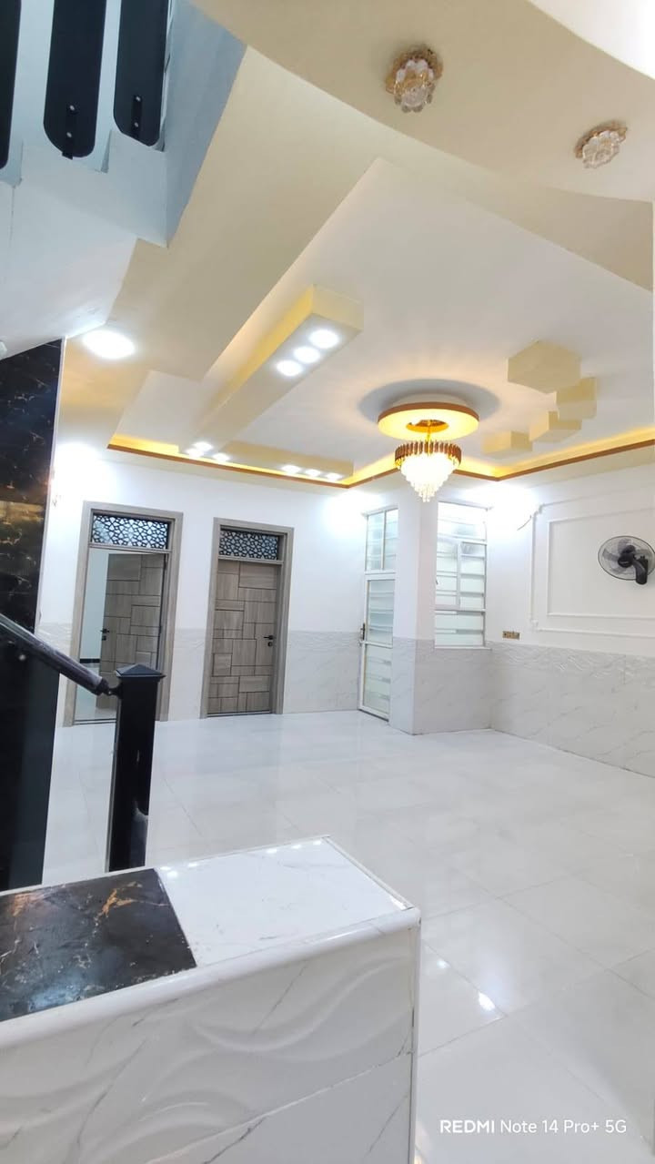 بيت للبيع مساحه 150متر  طابو زراعي سند 25 قرار محكمه قريب على شارع العام
بسعر 64وبي مجال قريب علا شارع 

عنوان البيت نجف مقابل ملحق قرية الغدير   تفاصيل 
غرف نوم 2صاله مطبخ  وصحيات وستقبال 

عنوان المكتب مقابل قريه الغدير عمود 262مكتب النور للعقار 
للاستفسار اتصل على ***********أو مراسله واتساب
