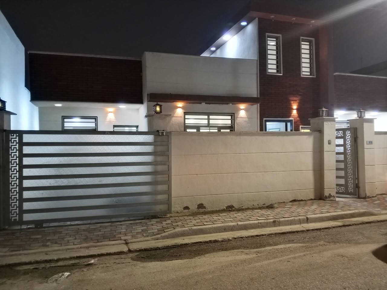 بيت للبيع في مجمع الزيتون السكني في شارع الزيتون في ابو غريب ضمن شركة لوتكا رقم العقار 618 طابق واحد ثلاثة غرف نوم وصالة وهول ومطبخ وحمام عدد 2 بي مبادرة القرض العقاري القديمة بدون فوائد مساحته 252متر الواجهة 12و نزال 20.5 مقدمة 182مليون وباقي اقساط شهريا كل قسط 548 مسدد 35 شهريا وسعره الكلي 292. للاستفسار الاتصال على الرقم ***********.متوفر على واتس اب
