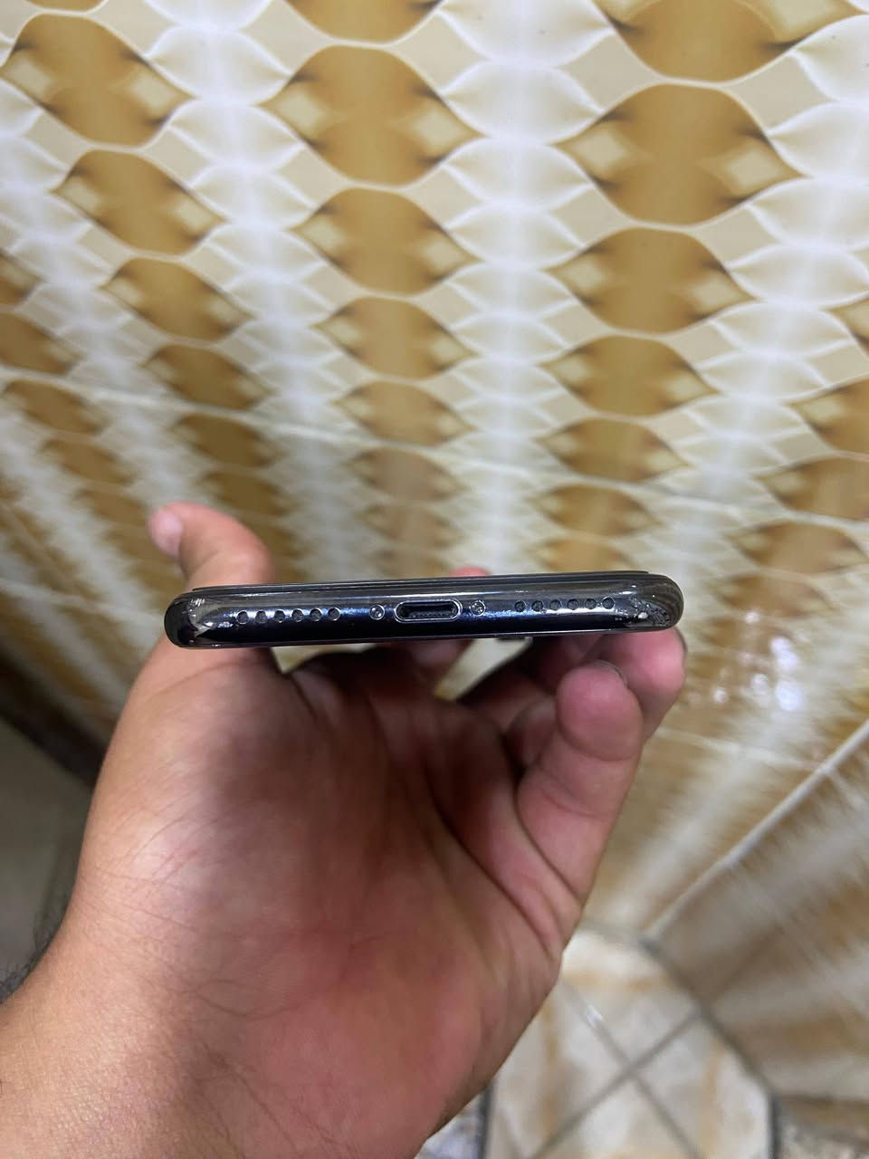 سلام عليكم جهاز ايفون اكس للبيع جهاز نضيف استخدام شخصي كللشي شغال حته فيس ايدي شغال  مبدل  بطاريه فقط نسبه بطاريه 93 جهاز شحنه يخبل ومكفول من كلشي  مكاني ابو الخصيب حمدان الأستفسار اتصل ع رقم ***********
