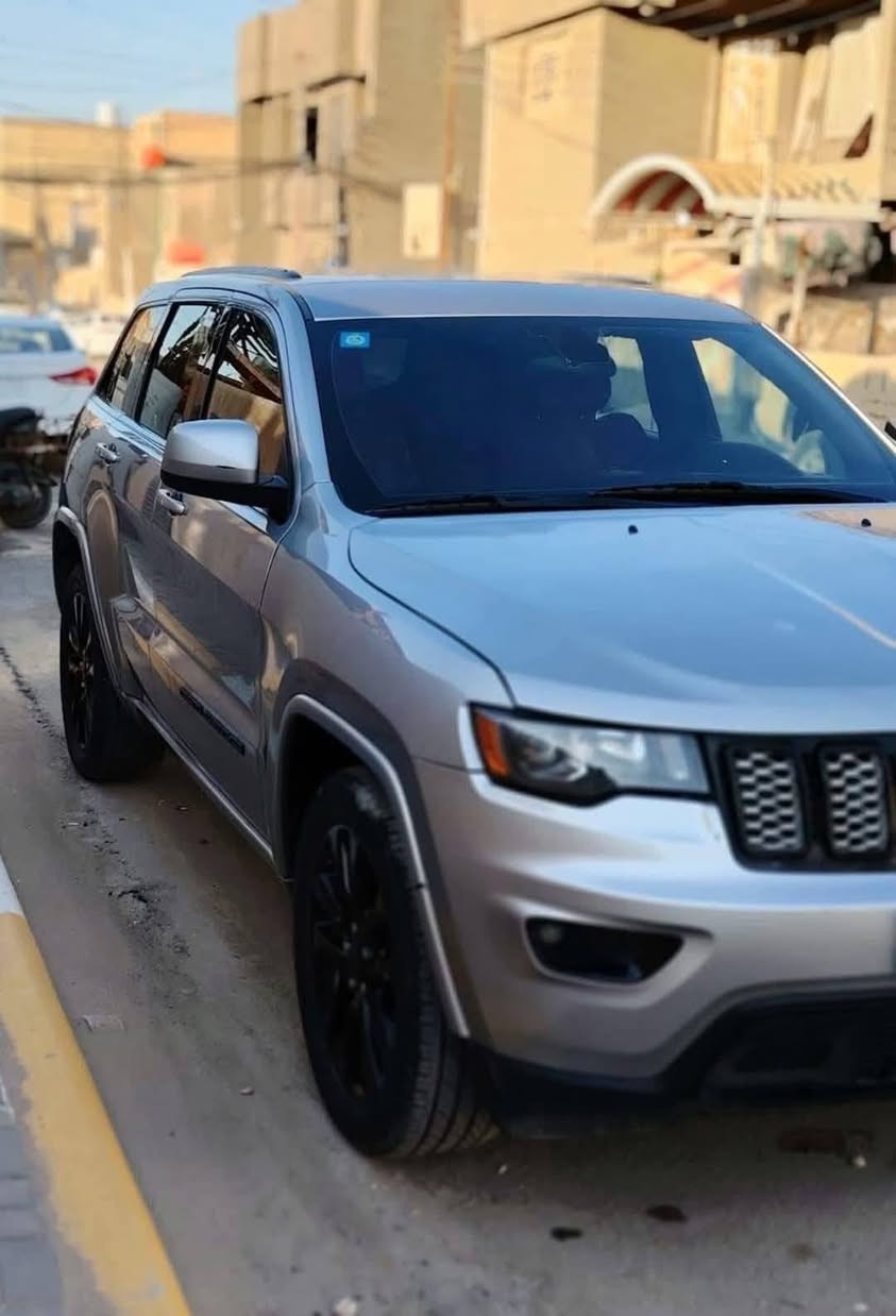 سلام عليكم
جيب  كراند شيروكي بلاك توب جديدة جداً 
1.مديل 2021
2.ماشيه 90 الف 
3. حجم المكينه 6 سلندر 6.V
4. رادارات خلفي 
5. كشنات جلد و شامو 
6. شاشه كبيره 
7. كامره خلفيه اصليه 
8. حساسات بلادي 
9. لايت + لايت زنون 
10. نظام سبورت نظام ايكو نظام مانع انزلاق 
11. بصمه + تشغيل عن بعد 
12. صندوق كهرباء 
13. نظام اقتصاد من توكف بالزدحام تطفي 
14. كشنات تتفئة + ستيرن تتفئه
15. مكان السياره كربلاء 
16. رقم بغداد بسمي
17. صور الحادث موجودة بل منشور
رقم الهاتف *********** 
السعر خاص أو تصال
