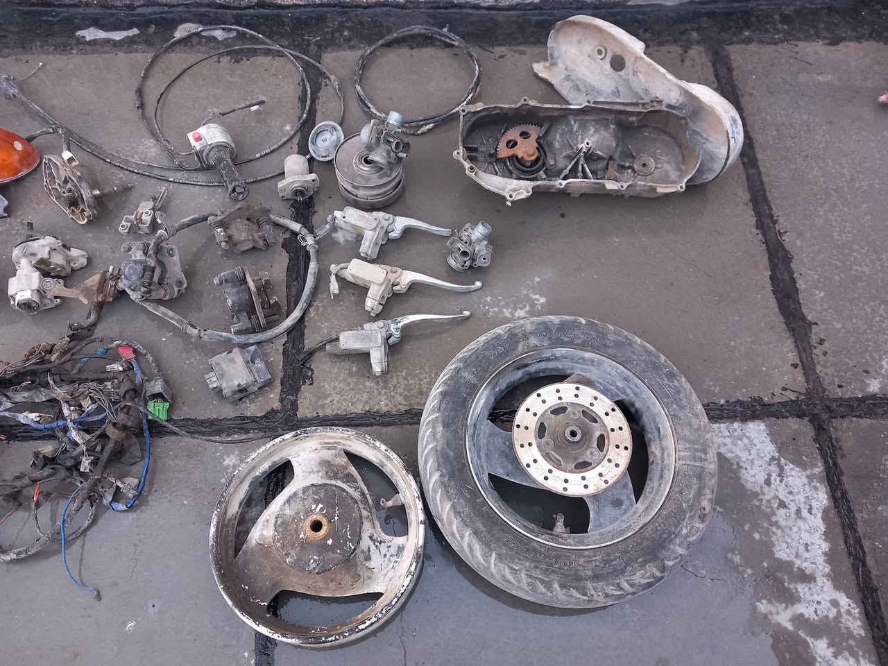 السلام عليكم  عندي غراض دراجه عصفوريه للبيع شنو تريد موجود مكاني الاعظميه  اتصال  ***********
