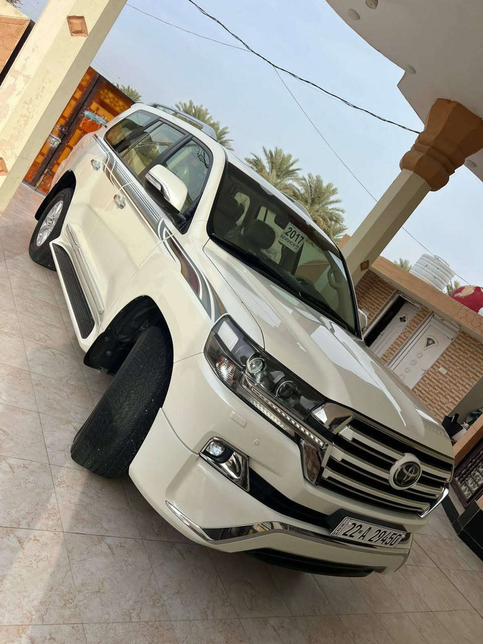 السلام عليكم ورحمة الله وبركاته للبيع لاند كروز 2017ماشيه 65الف السيارات اخت الزيرو  رقم اربيل دولي السيارات جاهزه من كلشي مكان واسط صويره الانتصال ***********
