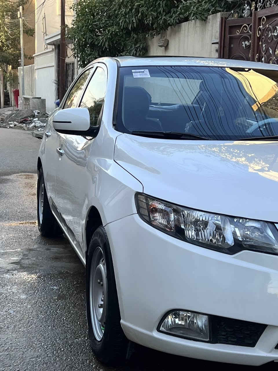 السلام عليكم ورحمة الله وبركاته 
سياره فورتي 
موديل 2012
وارد امريكي
محرك 1600.     GDi

سياره خير من الله جديده بمعنه الكلمه كامله مكمله الف متصرف عليها 
صدر امامي خلفي جديد 
تخم تاير جديد 
حادثها بيها هنا صار بل عراق جاملغ وبنيد شويه منهن كما موضح 
سياره مصبوغه عام جماليه 
سياره فول مواصفات ::

1️⃣بصمه 

2️⃣فتحه سقف 

3️⃣بيبان بصمه 

4️⃣مري شفط 

5️⃣كامره خلفيه 

6️⃣شاشه تاب

7️⃣تحكم ستيرن 

8️⃣اشاير مري…

9️⃣لايت زنون 
وبعد بيها موصفات معروفه سياره مال جناي رقم بغداد باسم ابن عمي تحويل ثاني يوم مباشر 
رقم بغداد انكليزي 
سياره نضيفه حيل بعد احله من الصور 
ورجاءً رجاءً كلشي ذاكر بل منشور اقره وخابرني وتشلع عيوني
واخيرآ السعر😁
(88)

واني خادم مكاني بغداد الكريعات 
رقم هاتف :
***********
