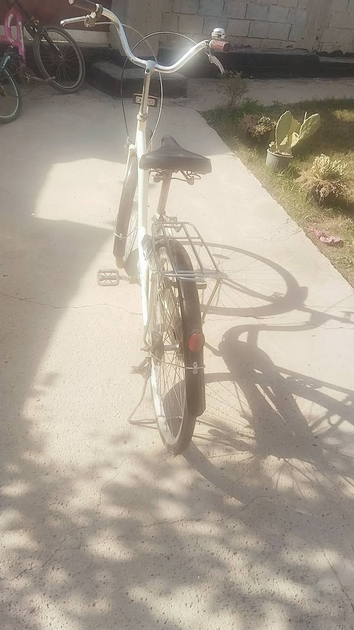 اسلام عليكم باسكل بطه ياباني اصلي للبيع نضيف كلش تايرات چوابه بريكات امامي خلفي كله جديد ونضيف   كله شغال مابي شي ماشغال مكان بابل قرب العلويه شريفه لأستفسار خاص او ***********
