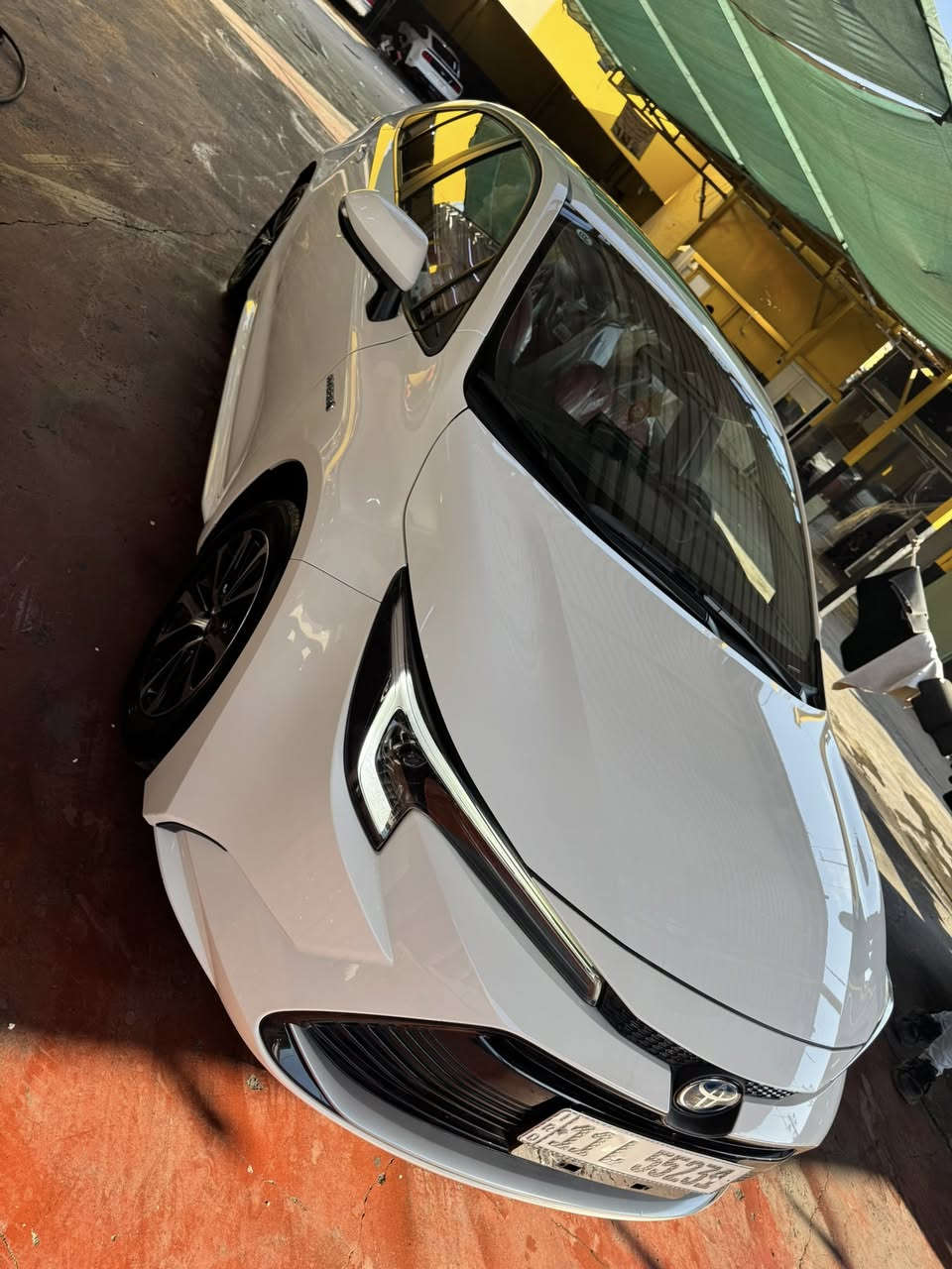 السلام عليكم البيع تويوتا كورلا موديل ٢٠٢٤ زيرو ماشيه ١٧حقيقي وعل أيدي استلام شركه بعدهي كاعيات مامشدوده بصمات شركه بعدهي وضع شركه وجبه الأولى مال الجاسم مكفوله سياره  مواصفات ١/١ بصمه

فتحه 
محركه ١٨٠٠ 
قطعتين تبريد 
ثلاجه  
رادار
هندريك بصمه 
واتو هولد 
يكو 
لايت زنون عالي ناصي 
تحكم ستيرن جهتين 
شاشه
هواي مواصفات حلوه السياره وعمليه 
السعر ١٥٠ وبيها مجال مو شرايه وتحب تعامل لتوصل يمي الله يخليك سياره مال بيت وجديده بمعنى الكلمه بيها طخه اسفل باب السايق صغيره وممبينه كلش خفيفه نطخت بلعامود 
سياره بسمي ومرقم وكامل مكاني العامريه
 ***********
‭٠٧٧٧ ٢٠٧ ٢٧٣٤‬
