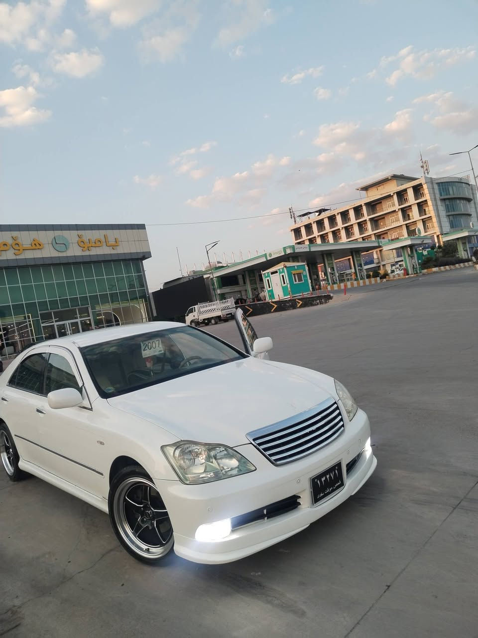 بە ناوی خوای گەورە💎
شاهینە 2005 كراوه 2007
موس 182
گێرو مەکینە گەورە
بئ دووکەڵ
سئ دوگومە
پەرد
ئاوێنە ئیشارەت
ناو زەرد
کامیرە
داشبڵی جوانە
سەیارەیەکی جوان و ڕێک و پێکە
قه تره بۆياخى نيه  
شوين سليمانى 

***********
