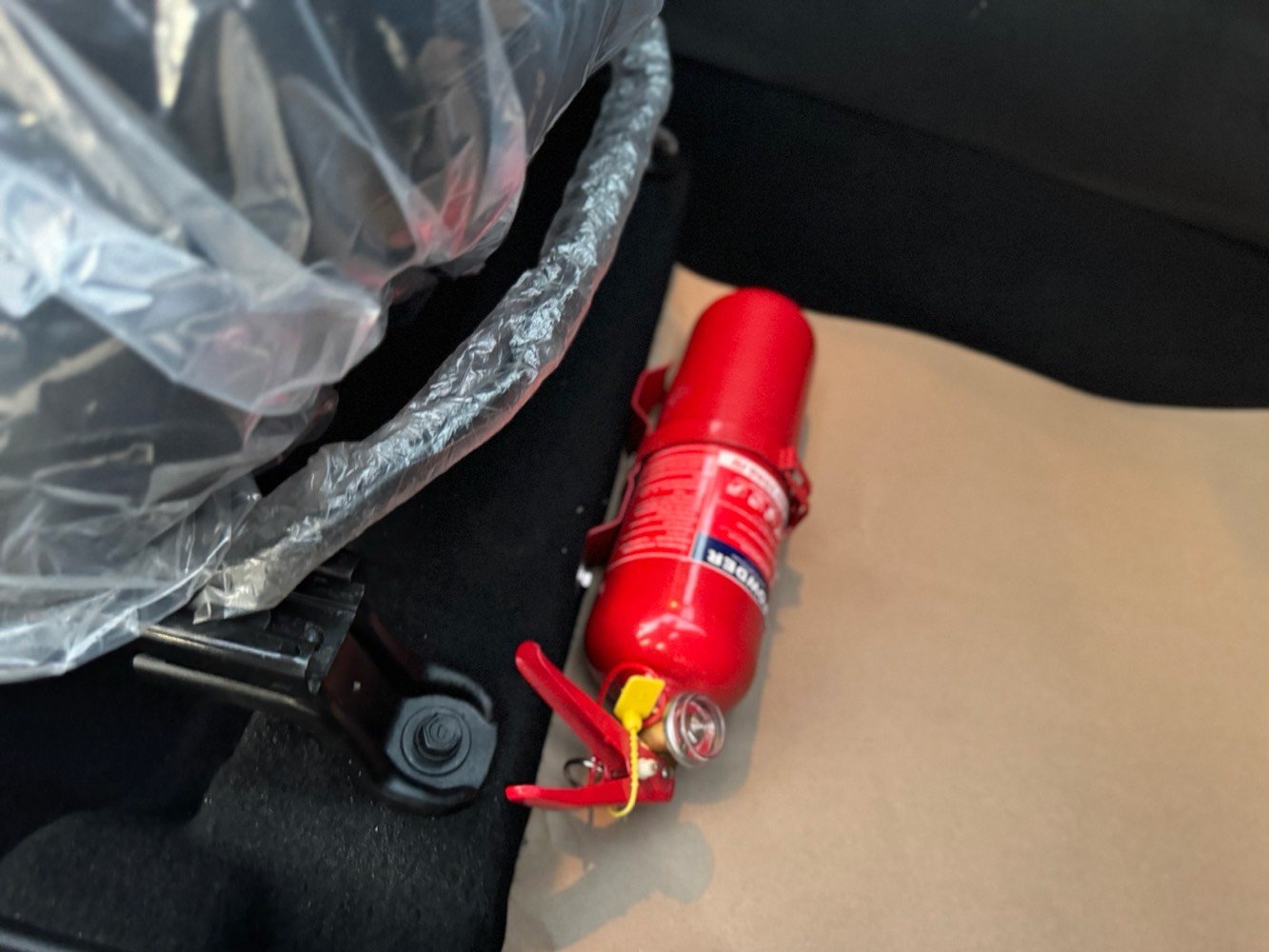 كيا سونيت موديل 2024 شكل
الجديد
زيرو ماشيه ٤٠٠  كم فقط 
زيرو 
رقم اربيل الجديد باسمي السنويه
لون ابيض صدفي
مواصفات
شاشه كبيره نفكيشن مع كامره
المري ترحيبيه شفط
ويل كب كروم
حساسات خلفيه
تحكم مقود
لايتات هايلوجين مع كشافات
امامي
كشاف ضبابي خلفي
كيجات الكتروني
لايت اوتو كهربه يصعد و ينزل تبريد قطعتين خلفي و امامي
كير اوتو 8 نمر
محرك cc 1600 دبل نوزل
اقتصادي جدا
دبل ايرباك
حساس ضغط الاطارات
شباك بيانو بلاك
السعر 155 ورقه  $$

الاتصال ***********

***********