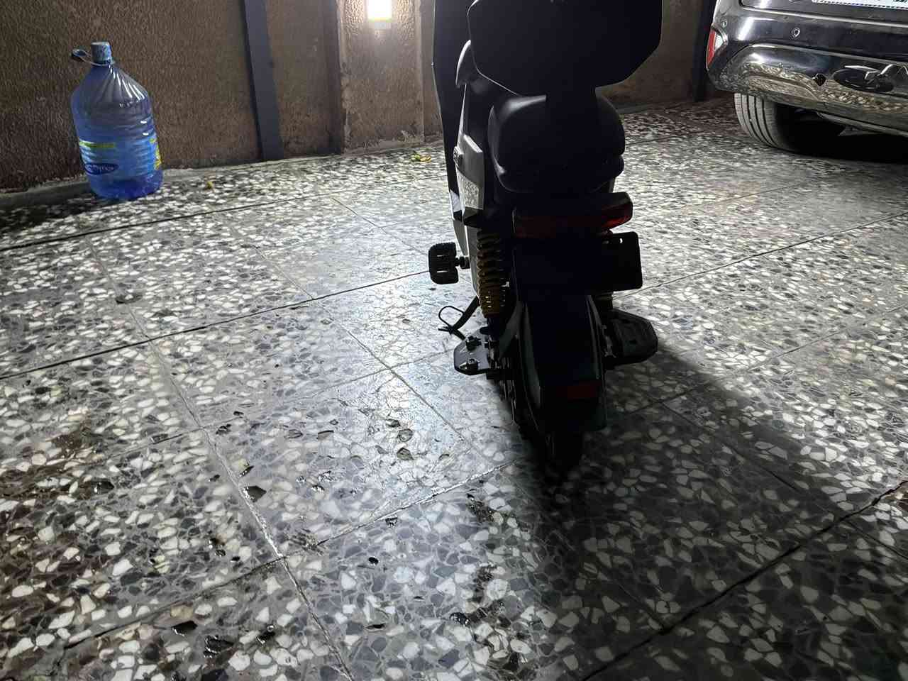 ة

* النوع: سكوتر كهربائي
* الموديل: F100
* اللون: أبيض
* مقعدين (راكب + سائق)
* محرك كهربائي اقتصادي وهادئ
* مساعد خلفي مريح
* إنارة أمامية LED
* مناسبة للمشاوير داخل المدينة
* شحن منزلي سهل
* استهلاك قليل جدًا مقارنة بالبنزين
* شكل عصري وحجم عملي
بنجر خلفي ودواسه وبطاريه ليثوم السرعه ٤٥ وبرنامج تحكم سرعه   مفتاح وكارت السعر500الف مماشي مستخدم شهر الرقم ***********

للإعلان بالعراق
