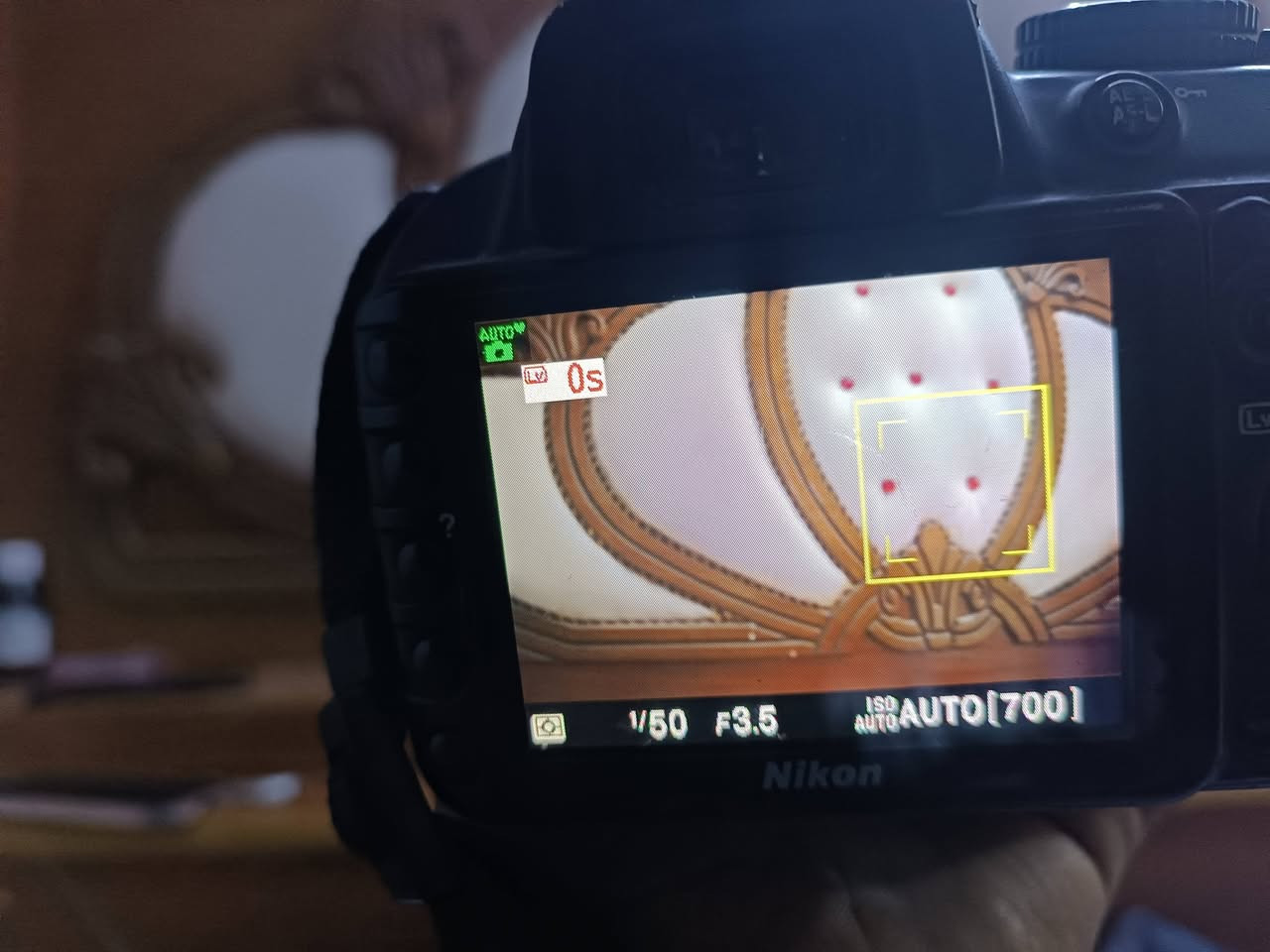 السلام عليكم كامره نيكون
ماعرف شنو معلومتها الكامره شغاله
وجنت اصور بيها صوره حلوه ودقه عاليه
ماعرف قبل فتره صورت بيها الصوره مالتها بيها غواش من تقرب زوم
المشكله بل اعدادت او غيرها ماعرف   اني ماعرف للاعدادت مع ثنين بطاريه وشاحنه 
الكامره معروضه175 وبيها مجال بسيط مكنها كربلاء موجود واتس اب و اتصل ***********
