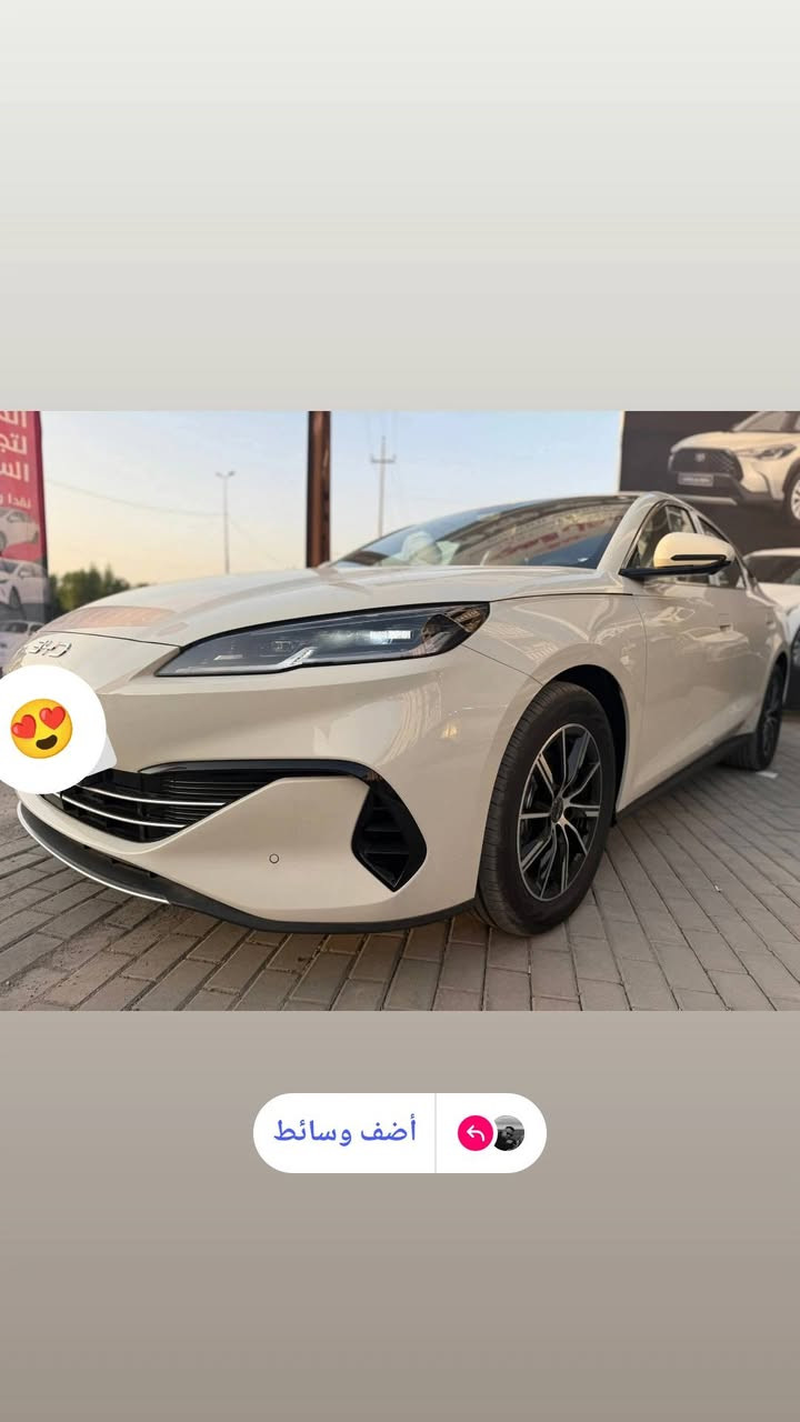 السلام عليكم
BYD sel 6 
اللون حليبي
 مرقم كامل بغداد بسمي تحويل ثاني يوم 
موديل 2025 
عداد المسافه 5000 كيلو يعني 
          الموصفات 
البطارية 80 كيلو
السيارة تمشي 2100
5 كاميرات 
قماره حديد 
شاشه كبيره قلابه 
حساسات ٣٦٠ درجه امامي خلفي 
ويل كب اكروم 
داخل جلد ابيض مطعم باللون الاسود 
كرسي السائق كهرباء 
بصمه وكرت 
شاحنه اصليه 
تبريد قطعتين 

بجم فول LED
بكلايت متصل فول LED
مكان السياره بغداد الدورة
السعر 23.500 
الاستفسار 
***********
