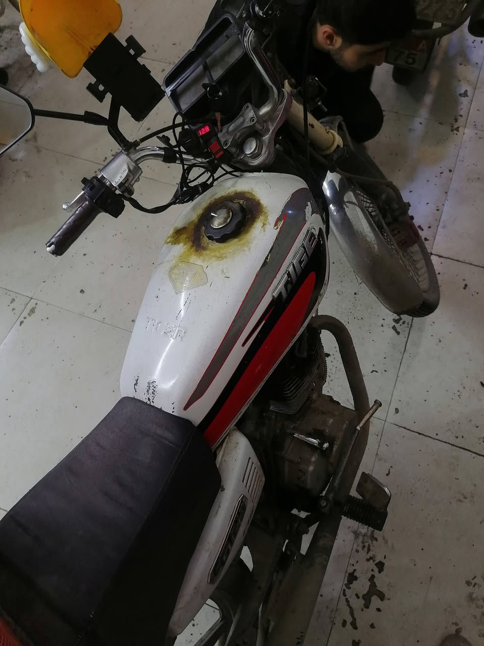 سلام عليكم دراجه إيراني مديل ٢١ مرقم رقم بغداد ثاني يوم التحويل دراجه خير من الله السعر واحد ونص وبيه مجال حك الجية لمو شراي لا يتعبني ***********
