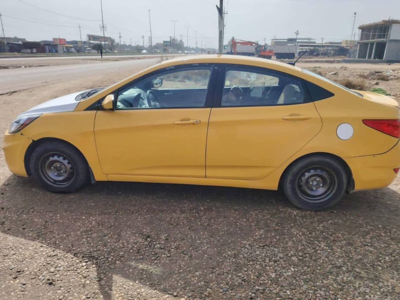 سلام عليكم 
اكسنت 2013 وراد امريكي بيه قطعه وحده فقط 
السعر 70 بيه مجال الشراي ويدلل مال جناي 
رقم بغداد سنويه ال28 مصفره هئيه وغرامات تحويل مباشر 
كير محرك حداديه مكفولات تخم تاير جديد سيارة جاهزة 
محرك 1600 المرغوب دوشمه كاعديه وكشنات أصلي ❤️
مكاني بابل *********** الاستفسار 👍
