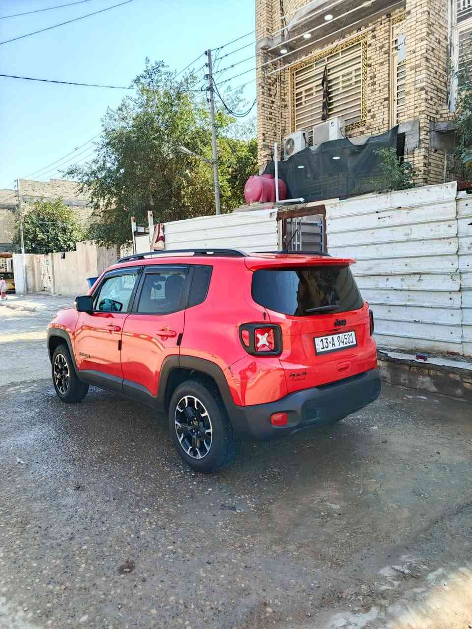 سلام عليكم سياره جيب رينجيد للبيع وارد امريكي ضربته فقط جاملغ سياره فول مواصفات ماشيه 21الف فور ويل دفع رباعي رقم الهاتف للتصال ***********
